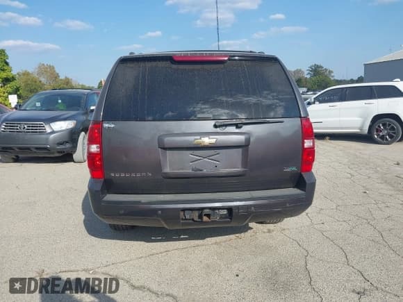 ✅ 2010 Chevrolet Suburban LT • VIN: 1GNUKJE31AR222040 • Lot: 43191704. Listed on IAAI with 207,569 mi. Free auction sales archive from the USA and detailed vehicle history report at DreamBid. Image 16.