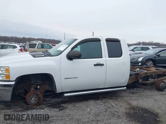 ✅ 2013 Chevrolet Silverado 2500HD Work Truck • VIN: 1GC2KVCG8DZ253237 • Lot: 41149947. Wystawiony na IAAI z przebiegiem 326 965 mil. Bezpłatny archiwum sprzedaży aukcyjnych z USA i szczegółowy raport historii pojazdu na DreamBid. Zdjęcie 13.