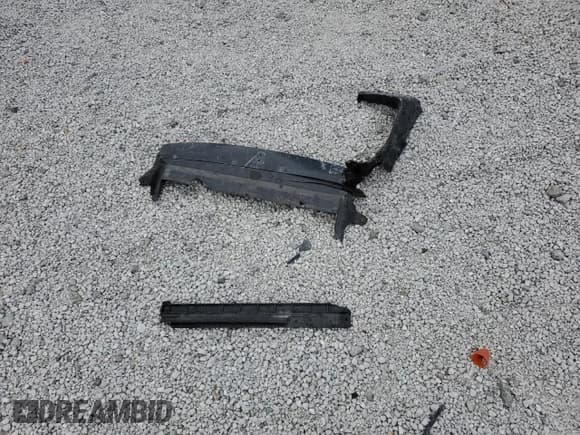 ✅ 2015 BMW M4 • VIN: WBS3R9C56FK335137 • Лот: 84062215. Опубликован ранее на Copart с пробегом 92 116 миль. Бесплатный доступ к архиву аукционных продаж из США и подробный отчёт об истории автомобиля на DreamBid. Изображение 12.