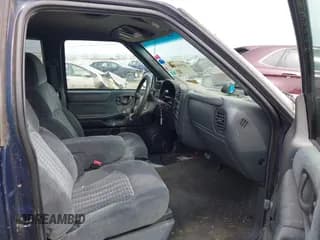 ✅ 2000 Chevrolet S-10 LS • VIN: 1GCDT19W1YK191739 • Лот: 41918370. Опубликован ранее на IAAI с пробегом 118 797 миль. Бесплатный доступ к архиву аукционных продаж из США и подробный отчёт об истории автомобиля на DreamBid. Изображение 5.