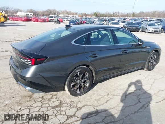 ✅ 2025 Hyundai Sonata SEL • VIN: KMHL64JA8SA465774 • Лот: 41830777. Опубликован ранее на IAAI с пробегом 4 131 миль. Бесплатный доступ к архиву аукционных продаж из США и подробный отчёт об истории автомобиля на DreamBid. Изображение 4.