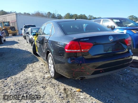 ✅ 2012 Volkswagen Passat S • VIN: 1VWAP7A33CC016291 • Lot: 41394584. Wystawiony na IAAI z przebiegiem 245 988 mil. Bezpłatny archiwum sprzedaży aukcyjnych z USA i szczegółowy raport historii pojazdu na DreamBid. Zdjęcie 3.