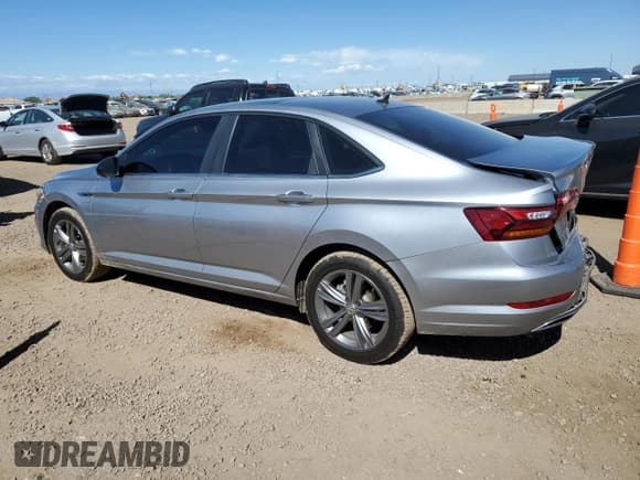 ✅ 2019 Volkswagen Jetta S • VIN: 3VWCB7BUXKM267496 • Лот: 82179035. Опубликован ранее на Copart с пробегом 79 439 миль. Бесплатный доступ к архиву аукционных продаж из США и подробный отчёт об истории автомобиля на DreamBid. Изображение 2.