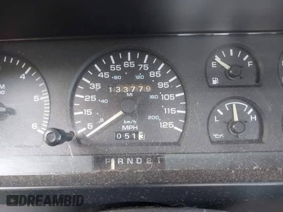 1993 Dodge Dakota z VIN 1B7GL23Y8PS117729, wystawiony jako IAAI lot #42268349 z przebiegiem 133 779 mil mil oraz . Historia ofert i sprzedaży dostępna na DreamBid. Obrazek 7.