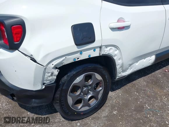 ✅ 2018 Jeep Renegade Sport • VIN: ZACCJBAB3JPH30955 • Lot: 42332330. Wystawiony na IAAI z przebiegiem 146 759 mil. Bezpłatny archiwum sprzedaży aukcyjnych z USA i szczegółowy raport historii pojazdu na DreamBid. Zdjęcie 6.