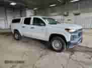 2023 Chevrolet Colorado 2WD Work Truck z VIN 1GCPSBEK1P1138035, wystawiony jako Copart lot #90450115 z przebiegiem 77 080 mil mil oraz Nie do naprawy • Non repairable. Historia ofert i sprzedaży dostępna na DreamBid. Obrazek 4.