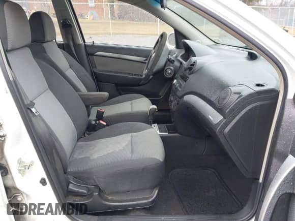 2011 Chevrolet Aveo 1LT z VIN KL1TD6DE4BB142084, wystawiony jako IAAI lot #41494751 z przebiegiem 212 720 mil mil oraz . Historia ofert i sprzedaży dostępna na DreamBid. Obrazek 5.