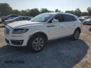 ✅ 2020 Lincoln Nautilus Standard • VIN: 2LMPJ6J90LBL01236 • Lot: 66287875. Wystawiony na Copart z przebiegiem 61 906 mil. Bezpłatny archiwum sprzedaży aukcyjnych z USA i szczegółowy raport historii pojazdu na DreamBid. Zdjęcie 1.