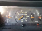 ✅ 1989 Volvo 240 DL • VIN: YV1AX8859K1836590 • Lot: 77685234. Wystawiony na Copart z przebiegiem 122 438 mil. Bezpłatny archiwum sprzedaży aukcyjnych z USA i szczegółowy raport historii pojazdu na DreamBid. Zdjęcie 9.