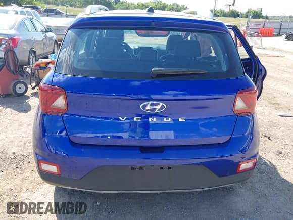 ✅ 2024 Hyundai Venue Limited • VIN: KMHRC8A38RU285036 • Lot: 43011406. Listed on IAAI with 9,941 mi. Free auction sales archive from the USA and detailed vehicle history report at DreamBid. Image 16.