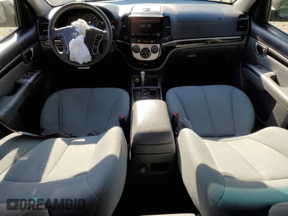 ✅ 2012 Hyundai Santa Fe GLS • VIN: 5XYZG4AG1CG154401 • Lot: 82873394. Listed on Copart with 267,184 mi. Free auction sales archive from the USA and detailed vehicle history report at DreamBid. Image 8.