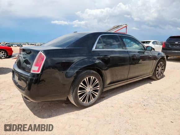 ✅ 2013 Chrysler 300 S • VIN: 2C3CCAGT0DH553411 • Лот: 63010065. Опубликован ранее на Copart с пробегом 111 039 миль. Бесплатный доступ к архиву аукционных продаж из США и подробный отчёт об истории автомобиля на DreamBid. Изображение 3.