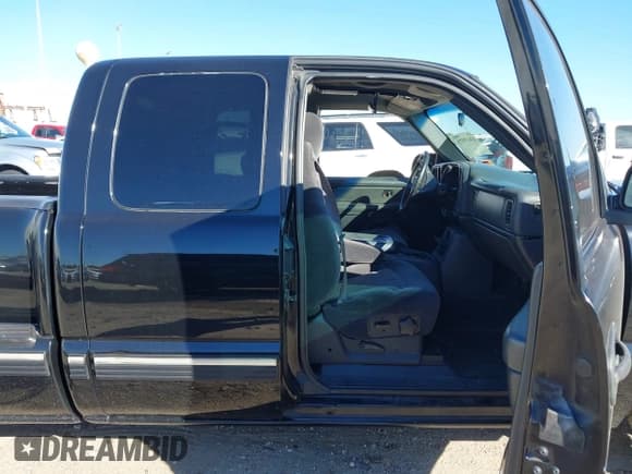 ✅ 2001 Chevrolet Silverado 1500 LS • VIN: 2GCEC19VX11142637 • Lot: 43633573. Listed on IAAI with 232,476 mi. Free auction sales archive from the USA and detailed vehicle history report at DreamBid. Image 5.
