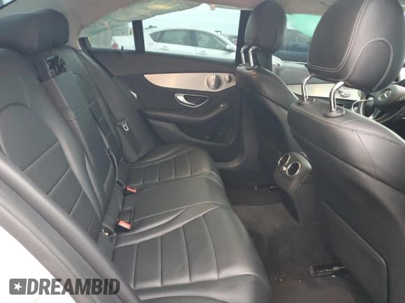 ✅ 2016 Mercedes-Benz C 300 • VIN: 55SWF4KB5GU109434 • Lot: 91916015. Wystawiony na Copart z przebiegiem 98 041 mil. Bezpłatny archiwum sprzedaży aukcyjnych z USA i szczegółowy raport historii pojazdu na DreamBid. Zdjęcie 10.