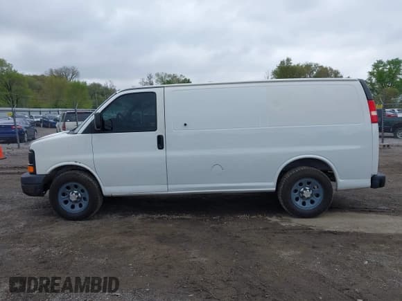 ✅ 2010 Chevrolet Express Cargo • VIN: 1GCUGADX0A1162118 • Lot: 42162387. Listed on IAAI with 239,238 mi. Free auction sales archive from the USA and detailed vehicle history report at DreamBid. Image 14.