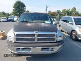 1996 Dodge 1500 z VIN 1B7HC13Y4TJ135983, wystawiony jako IAAI lot #43136201 z przebiegiem 272 639 mil mil oraz . Historia ofert i sprzedaży dostępna na DreamBid. Obrazek 6.