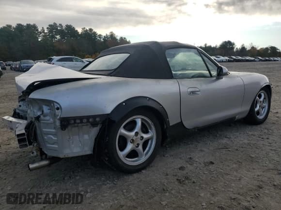 ✅ 2002 Mazda MX-5 Miata Cloth • VIN: JM1NB353320233376 • Lot: 82730905. Wystawiony na Copart z przebiegiem 200 894 mil. Bezpłatny archiwum sprzedaży aukcyjnych z USA i szczegółowy raport historii pojazdu na DreamBid. Zdjęcie 3.