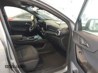 ✅ 2025 Chevrolet Equinox AWD LT • VIN: 3GNAXPEG8SL296137 • Lot: 42412219. Wystawiony na IAAI z przebiegiem 1 374 mil. Bezpłatny archiwum sprzedaży aukcyjnych z USA i szczegółowy raport historii pojazdu na DreamBid. Zdjęcie 5.