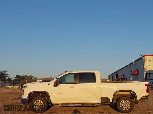 ✅ 2025 Chevrolet Silverado 2500HD LT • VIN: 2GC1KNEY0S1214570 • Lot: 43302687. Wystawiony na IAAI z przebiegiem 7 770 mil. Bezpłatny archiwum sprzedaży aukcyjnych z USA i szczegółowy raport historii pojazdu na DreamBid. Zdjęcie 15.