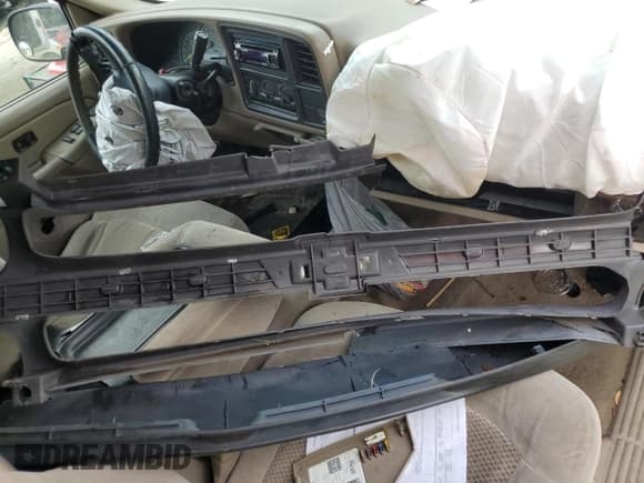 ✅ 2001 Chevrolet Silverado 1500 LS • VIN: 2GCEC19V011240298 • Лот: 73470254. Опубликован ранее на Copart с пробегом 248 937 миль. Бесплатный доступ к архиву аукционных продаж из США и подробный отчёт об истории автомобиля на DreamBid. Изображение 8.