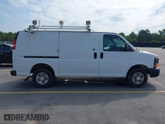 ✅ 2012 Chevrolet Express Cargo • VIN: 1GCWGFCAXC1194967 • Lot: 43006497. Wystawiony na IAAI z przebiegiem 211 039 mil. Bezpłatny archiwum sprzedaży aukcyjnych z USA i szczegółowy raport historii pojazdu na DreamBid. Zdjęcie 13.