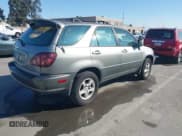 ✅ 2000 Lexus RX 300 • VIN: JT6GF10U0Y0070882 • Лот: 43809034. Опубликован ранее на IAAI с пробегом 165 627 миль. Бесплатный доступ к архиву аукционных продаж из США и подробный отчёт об истории автомобиля на DreamBid. Изображение 4.