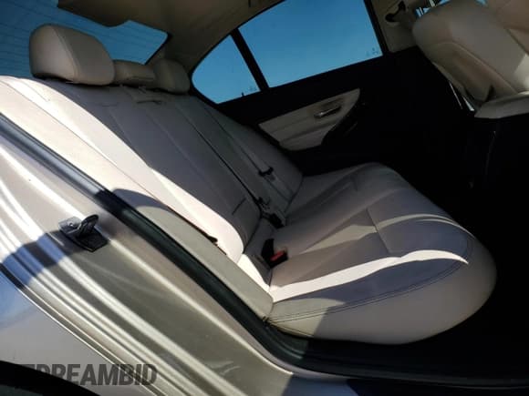 ✅ 2015 BMW 3 Series 328i • VIN: WBA3A5G55FNS84226 • Lot: 50106465. Wystawiony na Copart z przebiegiem 122 659 mil. Bezpłatny archiwum sprzedaży aukcyjnych z USA i szczegółowy raport historii pojazdu na DreamBid. Zdjęcie 10.