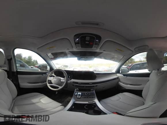 2025 Hyundai Palisade Calligraphy z VIN KM8R74GE8SU828199, wystawiony jako IAAI lot #41939641 z przebiegiem 16 939 mil mil oraz . Historia ofert i sprzedaży dostępna na DreamBid. Obrazek 18.