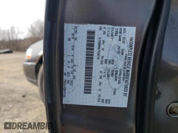 ✅ 2007 Lincoln Town Car Executive • VIN: 1L1FM88W67Y638140 • Lot: 49112625. Wystawiony na Copart z przebiegiem 123 496 mil. Bezpłatny archiwum sprzedaży aukcyjnych z USA i szczegółowy raport historii pojazdu na DreamBid. Zdjęcie 13.