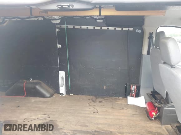 ✅ 2017 Ford Transit • VIN: 1FTYE1ZM0HKA09961 • Lot: 42434479. Wystawiony na IAAI z przebiegiem 51 061 mil. Bezpłatny archiwum sprzedaży aukcyjnych z USA i szczegółowy raport historii pojazdu na DreamBid. Zdjęcie 8.