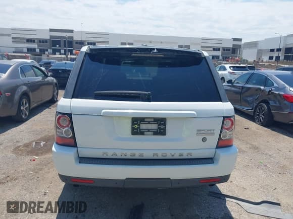 ✅ 2011 Land Rover Range Rover Sport HSE Lux • VIN: SALSK2D48BA269073 • Lot: 43058630. Listed on IAAI with 117,259 mi. Free auction sales archive from the USA and detailed vehicle history report at DreamBid. Image 16.
