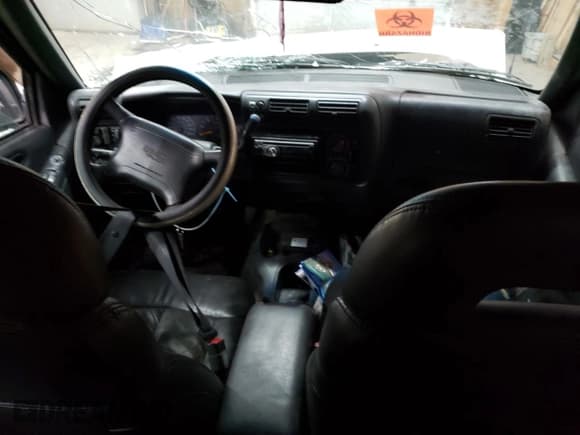 ✅ 1996 GMC Jimmy SL • VIN: 1GKDT13W3T2555469 • Lot: 66480124. Wystawiony na Copart z przebiegiem Nie podano. Bezpłatny archiwum sprzedaży aukcyjnych z USA i szczegółowy raport historii pojazdu na DreamBid. Zdjęcie 8.