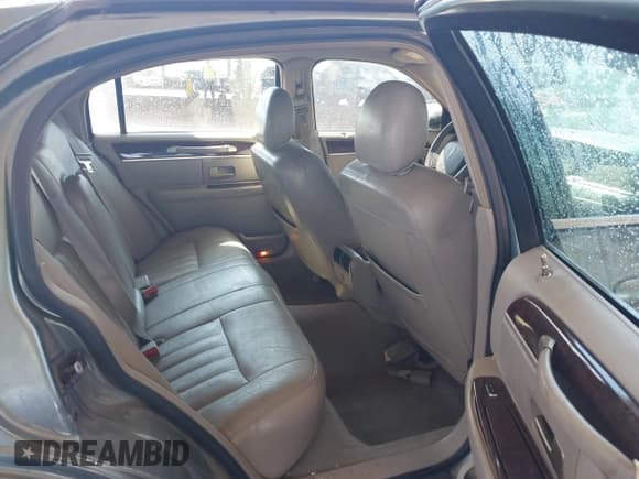 ✅ 2006 Lincoln Town Car Signature • VIN: 1LNHM81W46Y623121 • Lot: 43274522. Listed on IAAI with 129,784 mi. Free auction sales archive from the USA and detailed vehicle history report at DreamBid. Image 8.