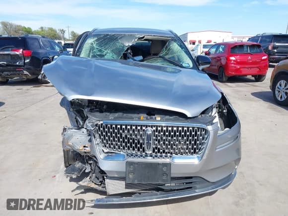 ✅ 2022 Lincoln Corsair Standard • VIN: 5LMCJ1C92NUL34355 • Lot: 41813479. Wystawiony na IAAI z przebiegiem 27 847 mil. Bezpłatny archiwum sprzedaży aukcyjnych z USA i szczegółowy raport historii pojazdu na DreamBid. Zdjęcie 13.