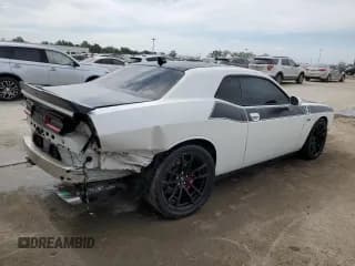 ✅ 2018 Dodge Challenger R/T Scat Pack • VIN: 2C3CDZFJXJH220057 • Lot: 49020323. Wystawiony na Copart z przebiegiem 48 442 mil. Bezpłatny archiwum sprzedaży aukcyjnych z USA i szczegółowy raport historii pojazdu na DreamBid. Zdjęcie 3.