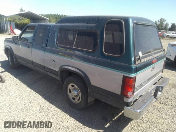 1995 Dodge Dakota z VIN 1B7GL23X3SS151397, wystawiony jako IAAI lot #43077255 z przebiegiem 166 791 mil mil oraz . Historia ofert i sprzedaży dostępna na DreamBid. Obrazek 3.