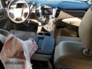 ✅ 2019 Chevrolet Suburban LT • VIN: 1GNSKHKC3KR206508 • Lot: 76148114. Wystawiony na Copart z przebiegiem 116 852 mil. Bezpłatny archiwum sprzedaży aukcyjnych z USA i szczegółowy raport historii pojazdu na DreamBid. Zdjęcie 8.