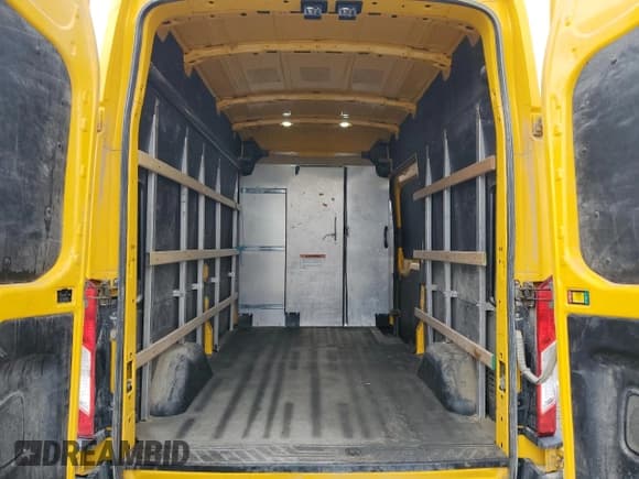 ✅ 2023 Ford Transit Cargo • VIN: 1FTBR1X81PKA73943 • Лот: 60577215. Опубликован ранее на Copart с пробегом 74 975 миль. Бесплатный доступ к архиву аукционных продаж из США и подробный отчёт об истории автомобиля на DreamBid. Изображение 10.