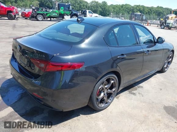 ✅ 2021 Alfa Romeo Giulia Ti Sport • VIN: ZARFAMBNXM7642316 • Lot: 42877821. Listed on IAAI with 22,417 mi. Free auction sales archive from the USA and detailed vehicle history report at DreamBid. Image 4.