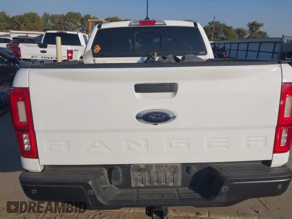 ✅ 2022 Ford Ranger XL • VIN: 1FTER4FH3NLD08494 • Lot: 43352627. Wystawiony na IAAI z przebiegiem 118 821 mil. Bezpłatny archiwum sprzedaży aukcyjnych z USA i szczegółowy raport historii pojazdu na DreamBid. Zdjęcie 17.