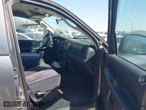 2003 Dodge 1500 ST z VIN 1D7HA18N13S360544, wystawiony jako IAAI lot #41808387 z przebiegiem 169 785 mil mil oraz . Historia ofert i sprzedaży dostępna na DreamBid. Obrazek 5.