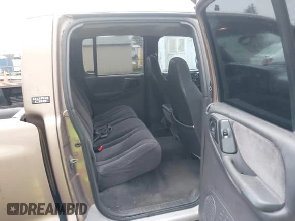 ✅ 2000 Dodge Dakota Sport • VIN: 1B7GG2AN2YS636242 • Lot: 43599442. Wystawiony na IAAI z przebiegiem 145 716 mil. Bezpłatny archiwum sprzedaży aukcyjnych z USA i szczegółowy raport historii pojazdu na DreamBid. Zdjęcie 8.