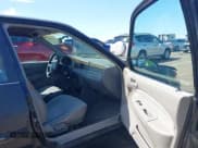 ✅ 1998 Ford Escort SE • VIN: 3FAFP15P0WR238401 • Lot: 43273047. Wystawiony na IAAI z przebiegiem 115 829 mil. Bezpłatny archiwum sprzedaży aukcyjnych z USA i szczegółowy raport historii pojazdu na DreamBid. Zdjęcie 5.