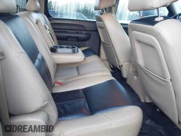 2010 Chevrolet Silverado 1500 LT z VIN 3GCRKSE39AG214336, wystawiony jako IAAI lot #43565275 z przebiegiem 246 168 mil mil oraz . Historia ofert i sprzedaży dostępna na DreamBid. Obrazek 8.