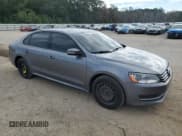 ✅ 2015 Volkswagen Passat S • VIN: 1VWAT7A34FC061790 • Lot: 80907195. Wystawiony na Copart z przebiegiem 140 833 mil. Bezpłatny archiwum sprzedaży aukcyjnych z USA i szczegółowy raport historii pojazdu na DreamBid. Zdjęcie 4.