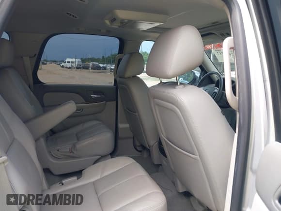 ✅ 2014 GMC Yukon SLT • VIN: 1GKS1CE07ER219108 • Lot: 42495712. Listed on IAAI with 272,584 mi. Free auction sales archive from the USA and detailed vehicle history report at DreamBid. Image 8.