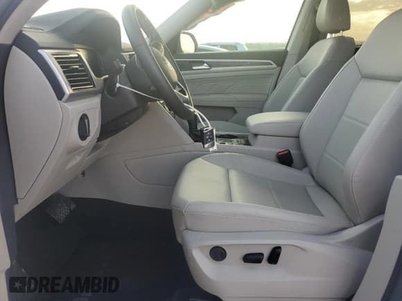 ✅ 2023 Volkswagen Atlas SE • VIN: 1V2JP2CA7PC524835 • Lot: 44734285. Listed on Copart with 23,947 mi. Free auction sales archive from the USA and detailed vehicle history report at DreamBid. Image 7.