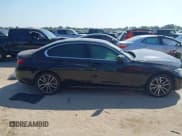 ✅ 2020 BMW 3 Series 330i • VIN: 3MW5R1J04L8B05664 • Lot: 43195890. Wystawiony na IAAI z przebiegiem 93 851 mil. Bezpłatny archiwum sprzedaży aukcyjnych z USA i szczegółowy raport historii pojazdu na DreamBid. Zdjęcie 13.