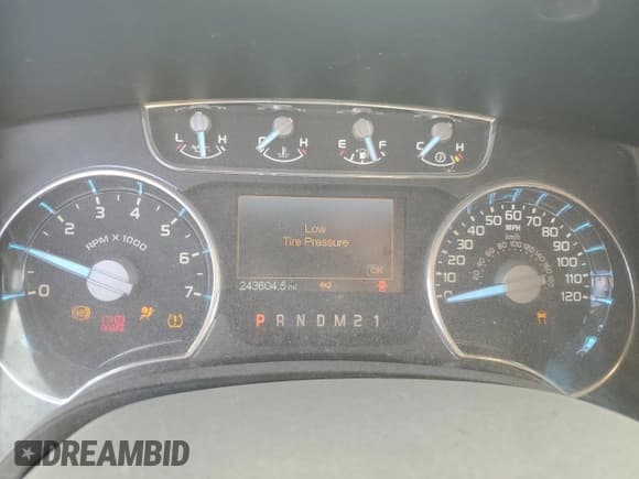 ✅ 2011 Ford F-150 Lariat • VIN: 1FTFW1EF1BFA61630 • Lot: 82635635. Wystawiony na Copart z przebiegiem 243 604 mil. Bezpłatny archiwum sprzedaży aukcyjnych z USA i szczegółowy raport historii pojazdu na DreamBid. Zdjęcie 9.