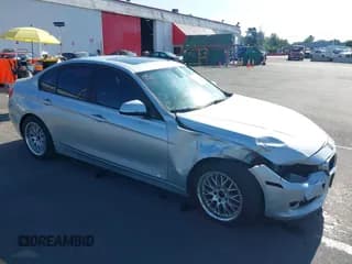 ✅ 2014 BMW 3 Series 320i xDrive • VIN: WBA3C3G50ENR25053 • Lot: 42499401. Wystawiony na IAAI z przebiegiem 121 938 mil. Bezpłatny archiwum sprzedaży aukcyjnych z USA i szczegółowy raport historii pojazdu na DreamBid. Zdjęcie 1.